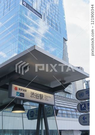 [Shibuya-ku, Tokyo] Tokyo Metro/Tokyu Railways | Shibuya Station Entrance/Exit 121900344