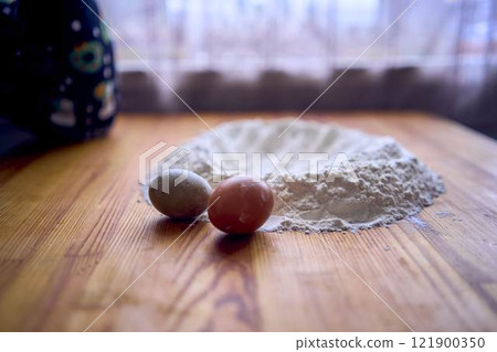 a husband and wife are cooking Christmas cookies in the kitchen a husband and wife are cooking Christmas cookies in the kitchen 121900350