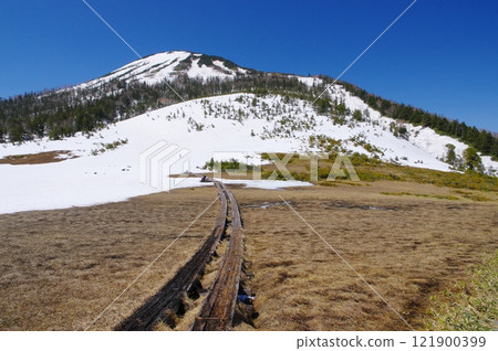 Snow-covered Oze, Hiuchigatake and Kumazawa Tashiro 121900399