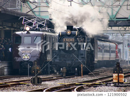 EF55 and C58 lined up... Takasaki Station 121900502