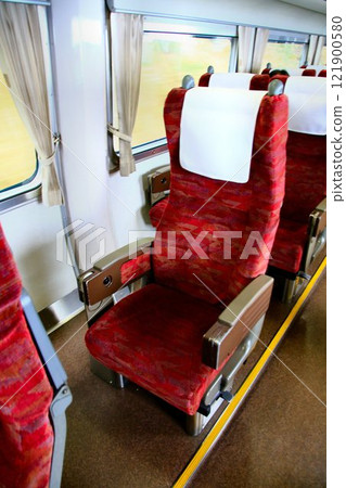 前往八雲以擺錘式高速站立的出雲國…「特急八雲」381系列的座位 前往八雲以擺錘式高速站立的出雲國…「特急八雲」381系列的座位 121900580