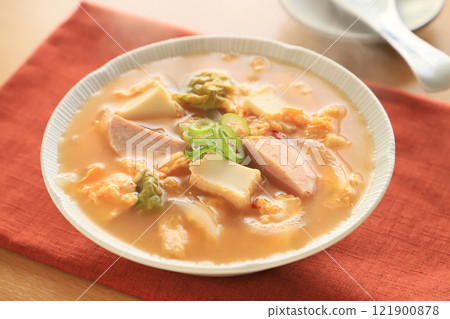 濃濃的清湯泡菜湯（蒸氣） 121900878