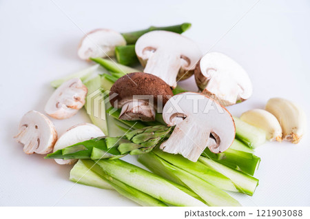 Mushrooms and asparagus 121903088