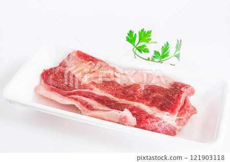 用鹽和糖擦豬肩腰肉 121903118