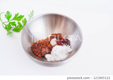 Making spicy miso 121903122