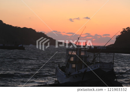 仁科港島上美麗的日落 仁科港島上美麗的日落 121903332