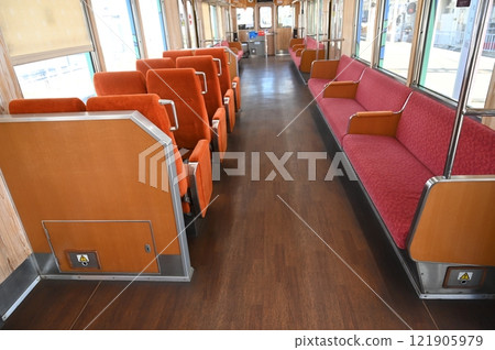 Iga Railway's long seats and cross seats 121905979