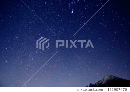 Starry sky seen from Mt.Fuji 121907476