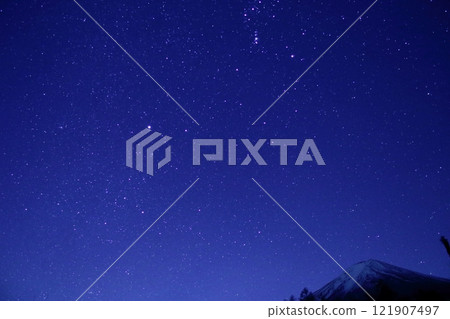 Starry sky seen from Mt.Fuji Starry sky seen from Mt.Fuji 121907497
