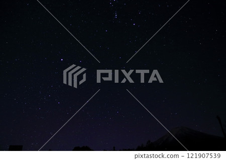 Starry sky seen from Mt.Fuji 121907539