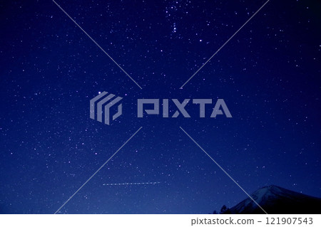 Starry sky seen from Mt.Fuji 121907543