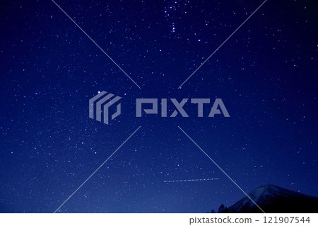 Starry sky seen from Mt.Fuji 121907544