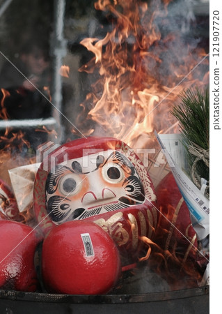 Ome Daruma Market Burning Ceremony 121907720