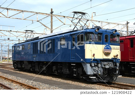 EF64 1030型,在倉庫張貼有「曙頭」標記 EF64 1030型,在倉庫張貼有「曙頭」標記 121908422