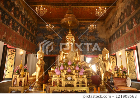 Wat Nang Chi Chotikaram have Buddha image in the meditation posture is enshrined. Surrounded by several Buddha images, behind the main Buddha image is a reclining Buddha image.  121908568