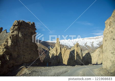 Beautiful view of Spiti valley arid landscape enroute Kaza, Himachal Pradesh, India. 121908683