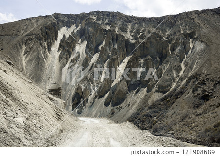 Beautiful view of Spiti valley arid landscape enroute Kaza, Himachal Pradesh, India. 121908689