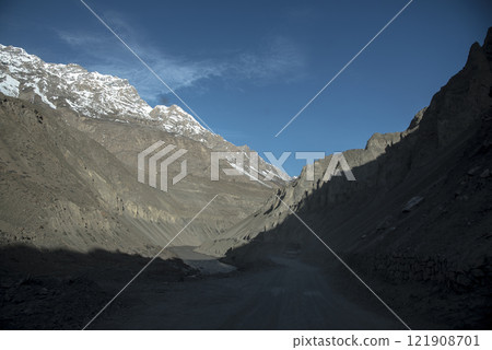 Beautiful view of Spiti valley arid landscape enroute Kaza, Himachal Pradesh, India. 121908701