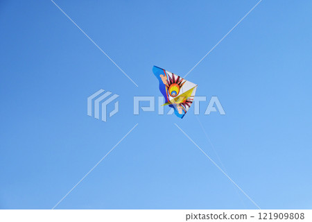 Kite flying in the blue sky, kite flying in the sky, kite flying, image material, New Year's card material 121909808