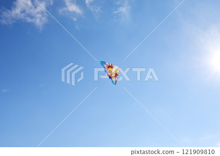 Kite flying in the blue sky, kite flying in the sky, kite flying, image material, New Year's card material Kite flying in the blue sky, kite flying in the sky, kite flying, image material, New Year's card material 121909810