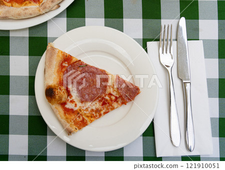 Pepperoni Pizza on Restaurant Plate, Salami Pizza with Olives, Tomatoes and Mozzarella Cheese 121910051