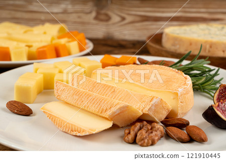 Munster cheese, stinky french cheese, creamy dairy product, gourmet food, orange cheese 121910445