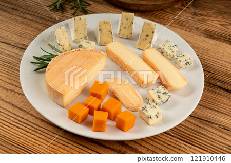 Munster cheese, stinky french cheese, creamy dairy product, gourmet food, orange cheese 121910446