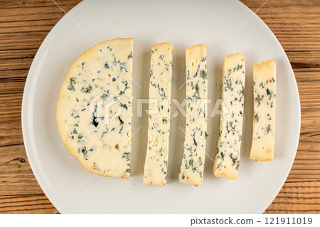 Fourme cheese, stinky french cheese, Fourme d'Ambert gourmet food, semi-hard blue cheese Fourme cheese, stinky french cheese, Fourme d'Ambert gourmet food, semi-hard blue cheese 121911019