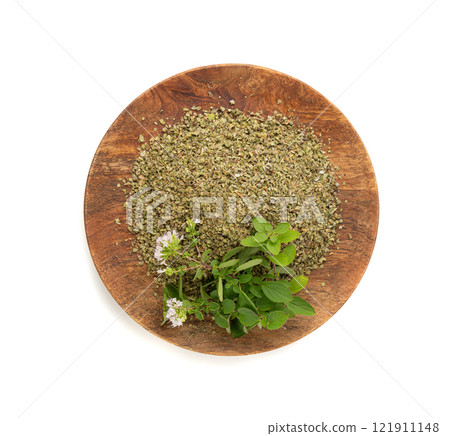 Dry thyme isolated, dried marjoram, oregano pile, ground crushed thyme seasoning, thyme leaves 121911148