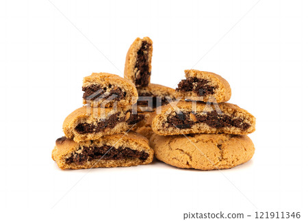 Chocolate cookies with chocolate filling isolated, brown round biscuits, broken sweet cocoa pastry Chocolate cookies with chocolate filling isolated, brown round biscuits, broken sweet cocoa pastry 121911346
