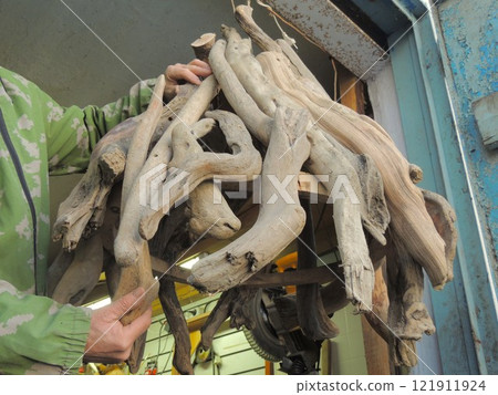 craftsman selects curved old dry driftwood to create a unique lampshade for a chandelier, handcrafted woodland interior items from natural wood shapes and conditions craftsman selects curved old dry driftwood to create a unique lampshade for a chandelier, handcrafted woodland interior items from natural wood shapes and conditions 121911924