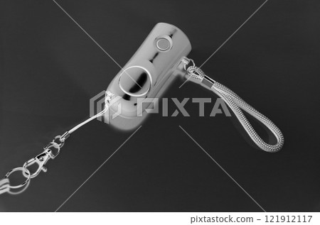 具有手電筒功能的安全蜂鳴器（顏色反轉：緊急影像） 121912117