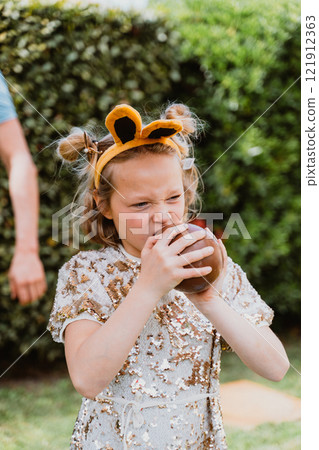 Little girl and Easter egg of ciocolate Little girl and Easter egg of ciocolate 121912363