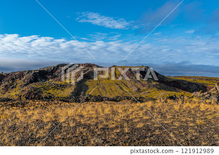 Typical Icelandic autumn landscape around Grindavik. 121912989