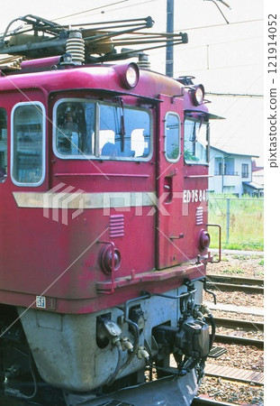 ED75 electric locomotive parked at Kuroiso Station 121914052