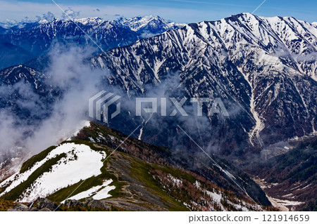 Snow-covered Mount Renge and the Yari-Hotaka mountain range from the southern peak of Mount Jigatake in the Northern Alps Snow-covered Mount Renge and the Yari-Hotaka mountain range from the southern peak of Mount Jigatake in the Northern Alps 121914659