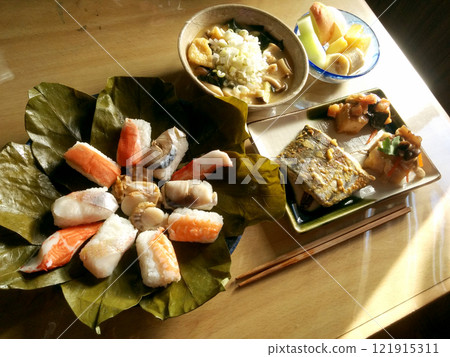 Sushi wrapped in a persimmon leaf / Nara Prefecture, Persimmon leaf sushi Sushi wrapped in a persimmon leaf / Nara Prefecture, Persimmon leaf sushi 121915311