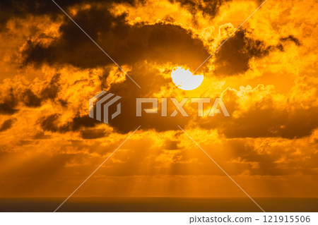 A shining sunset over the sea in midsummer, an image of environmental ecology 121915506