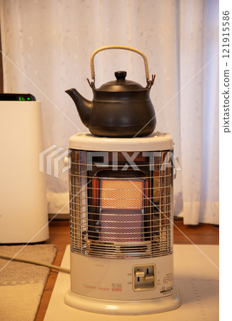 Humidification and heating with a stove Humidification and heating with a stove 121915586