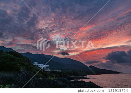 Evening view of Yakushima, the island where the gods reside, in the Offshore Alps (Summer) 121915734