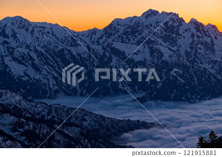 從北阿爾卑斯山比池附近看到的劍岳餘輝 121915881