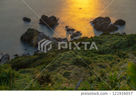 Evening view of Yakushima, the island where the gods reside, in the Offshore Alps (Summer) Evening view of Yakushima, the island where the gods reside, in the Offshore Alps (Summer) 121916057