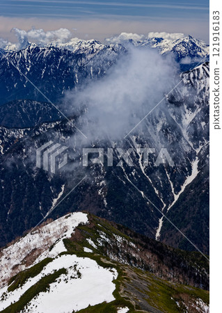 The southern ridge and snow-covered peaks of the Hotaka and Yari mountain ranges seen from the southern peak of Mount Jigatake in the Northern Alps 121916183