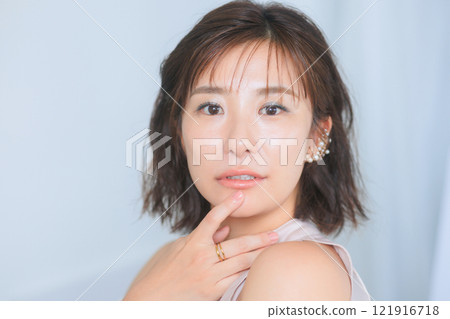 Beauty image of young women 121916718