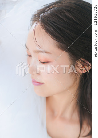 Women's beauty makeup 121916726