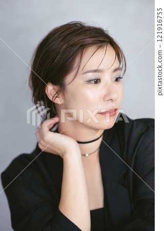 Female portrait beauty makeup Female portrait beauty makeup 121916755