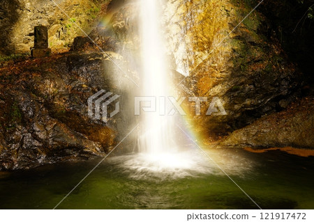 A waterfall in the forest Toishi Falls, Higashiyoshino Village, Nara Prefecture A waterfall in the forest Toishi Falls, Higashiyoshino Village, Nara Prefecture 121917472