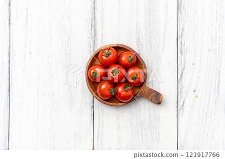 木盤上的櫻桃番茄 木盤上的櫻桃番茄 121917766