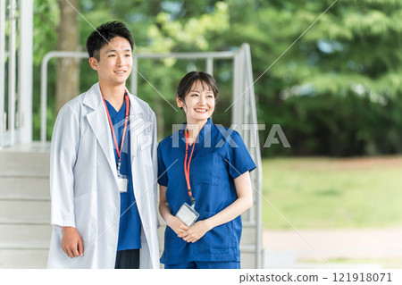 Male and female doctors, physicians, nurses, medical workers, doctors, occupational therapists, and physical therapists wearing white coats and scrubs 121918071