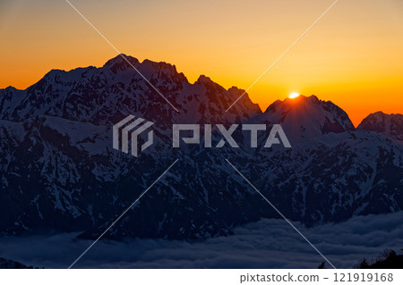 Sunset over Mount Tsurugi seen from near Hiyaike Pond in the Northern Alps 121919168